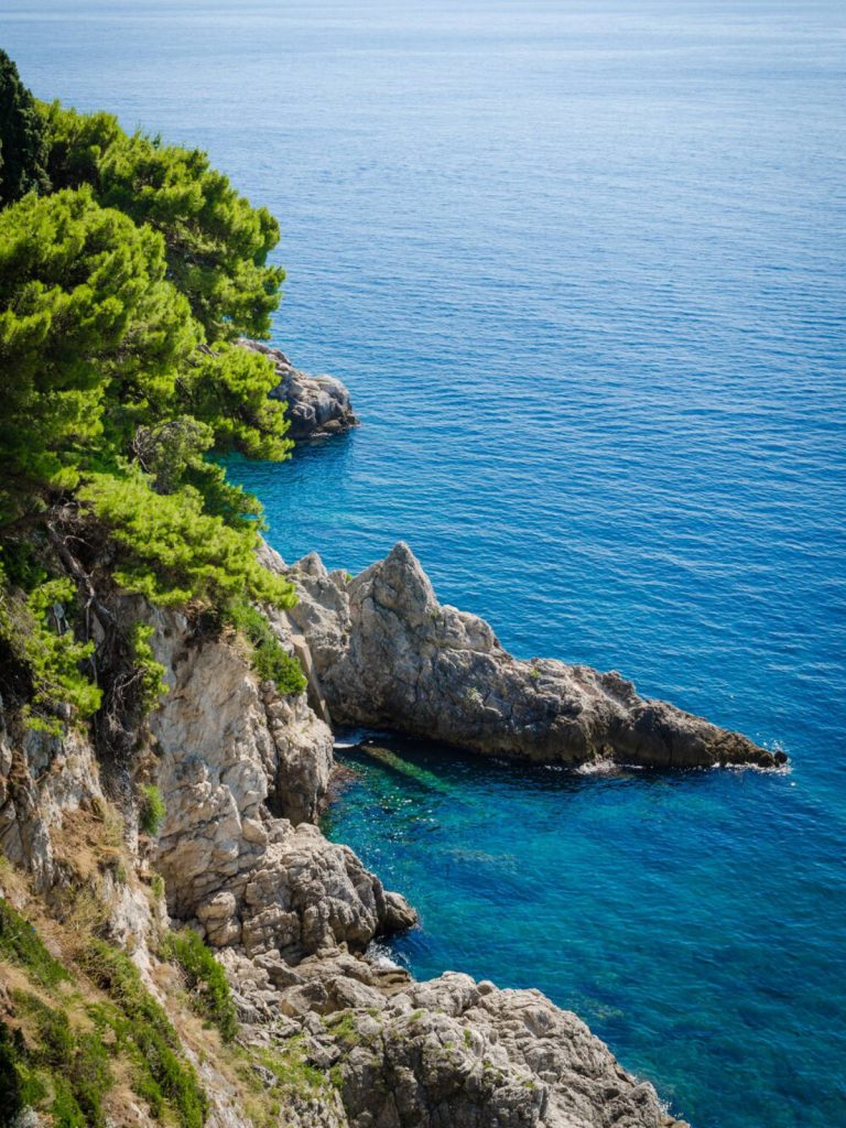 In unseren liebevoll eingerichteten Ferienwohnungen Vinišće genießen Sie das Beste, was Kroatien zu bieten hat – Meer, Ruhe und Sonne.